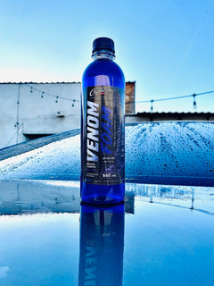 CLIPHER VENOM FOAM prelavado pH neutro 500 ml en fotografía real sobre vehículo
