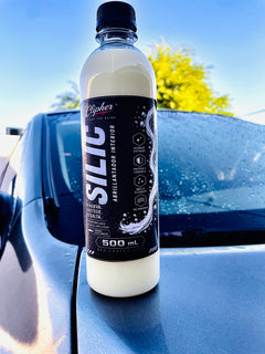 CLIPHER SILIC abrillantador interior 500 ml en fotografía real sobre vehículo