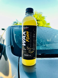 CLIPHER WAX FOAM shampoo con cera 500 ml en fotografía real sobre vehículo