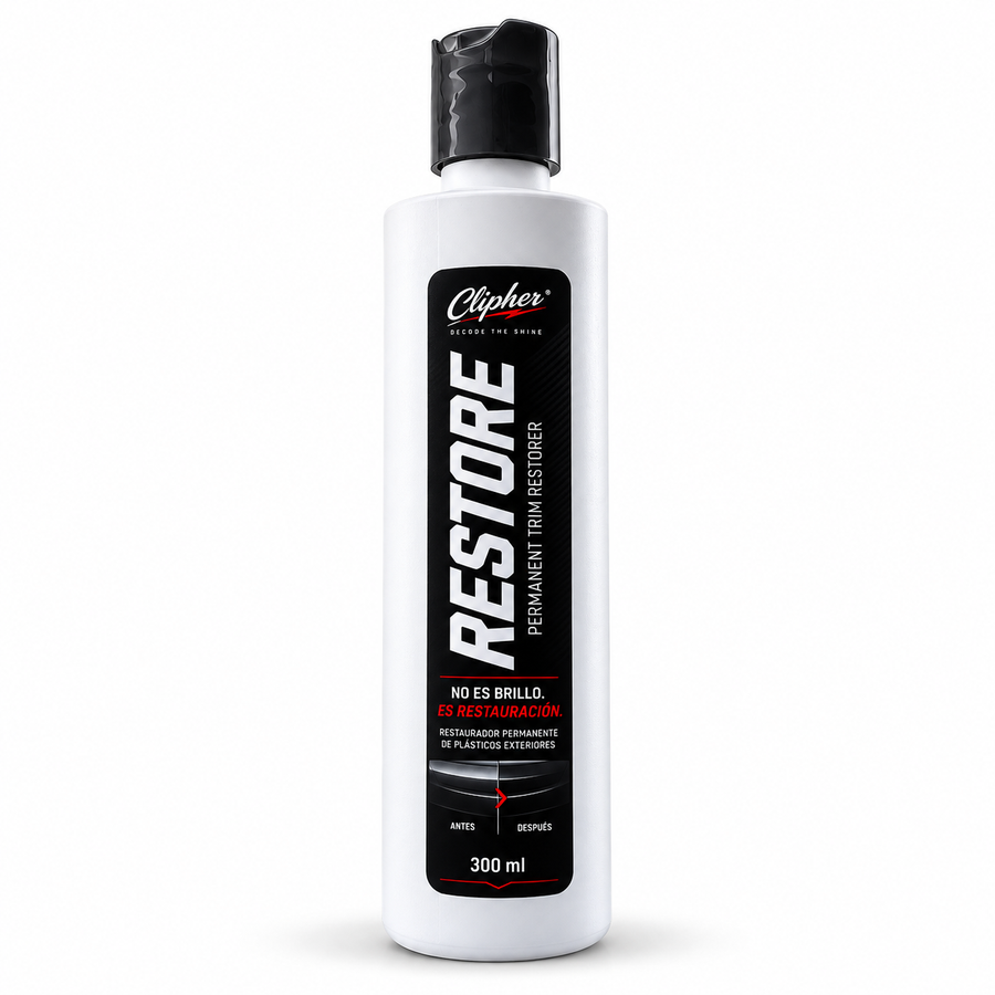 CLIPHER RESTORE restaurador permanente de plásticos exteriores 300 ml sobre fondo blanco